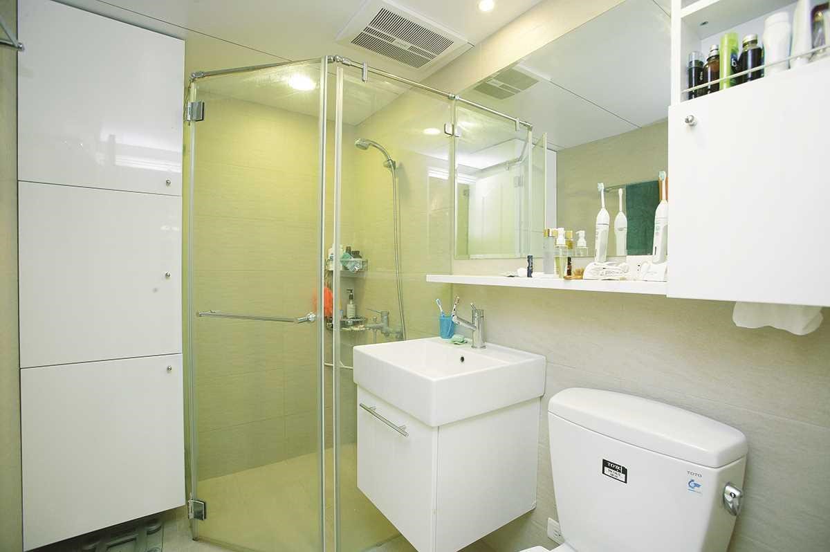 浴室大部分的汙垢如水垢、皂垢都屬皂鹼類，可以用醋軟化清洗後，再用小蘇打粉清洗。圖片提供_朵卡設計